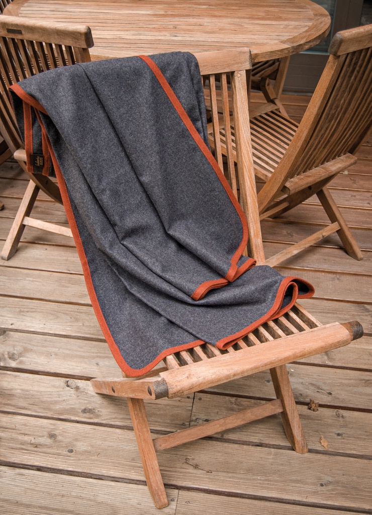 Loden Blanket with Piping hubertusloden GmbH